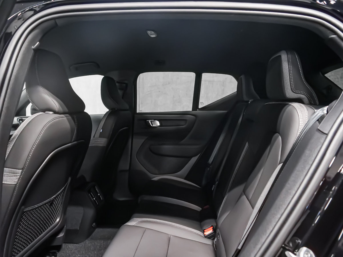 Volvo EX40 Twin Motor, Core 2026-11