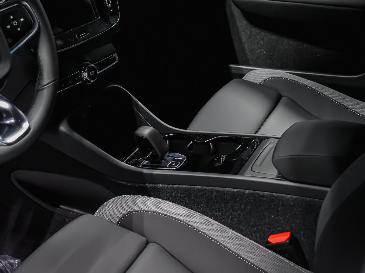 Volvo EX40 Twin Motor, Core 2026-7