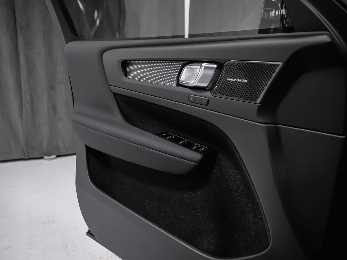 2026 Volvo EX40 Twin Motor, Plus-8