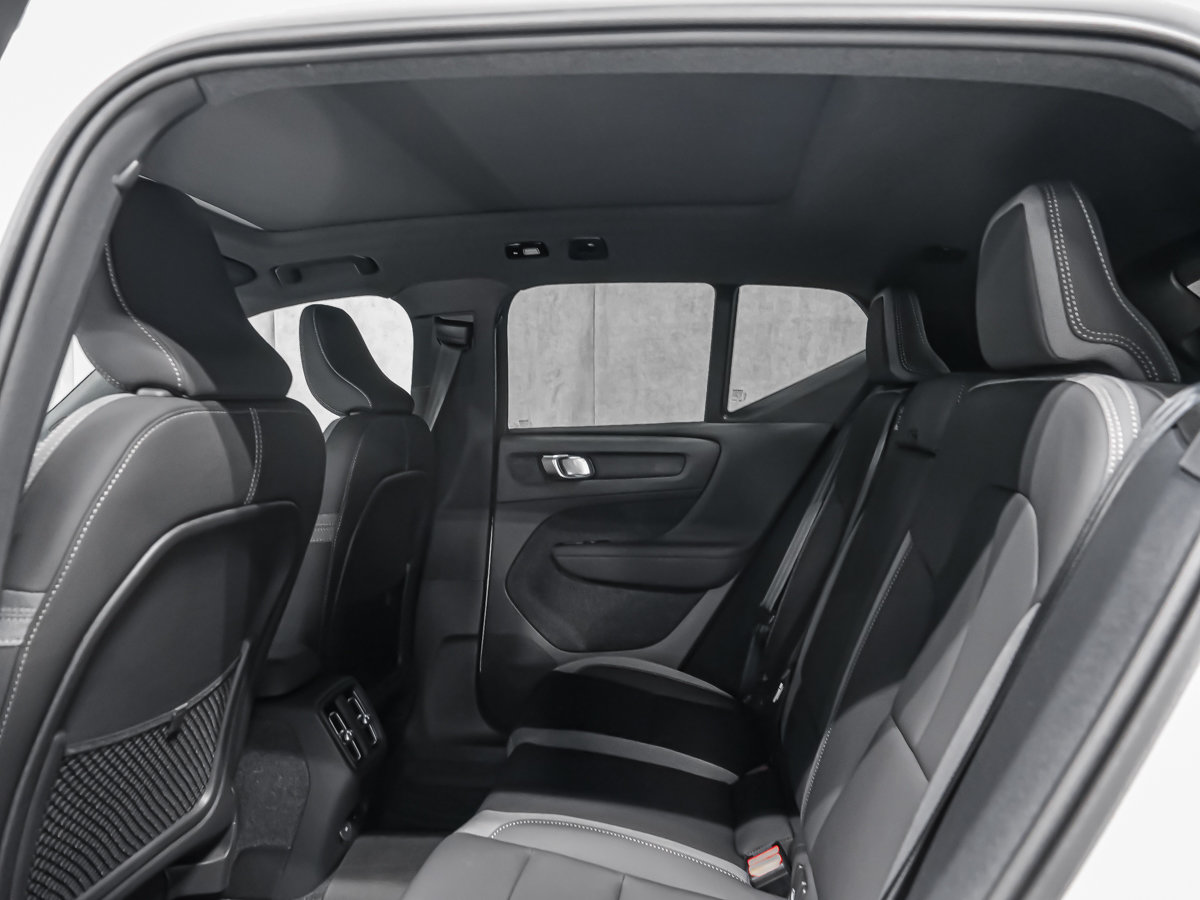 2026 Volvo EX40 Twin Motor, Plus-11
