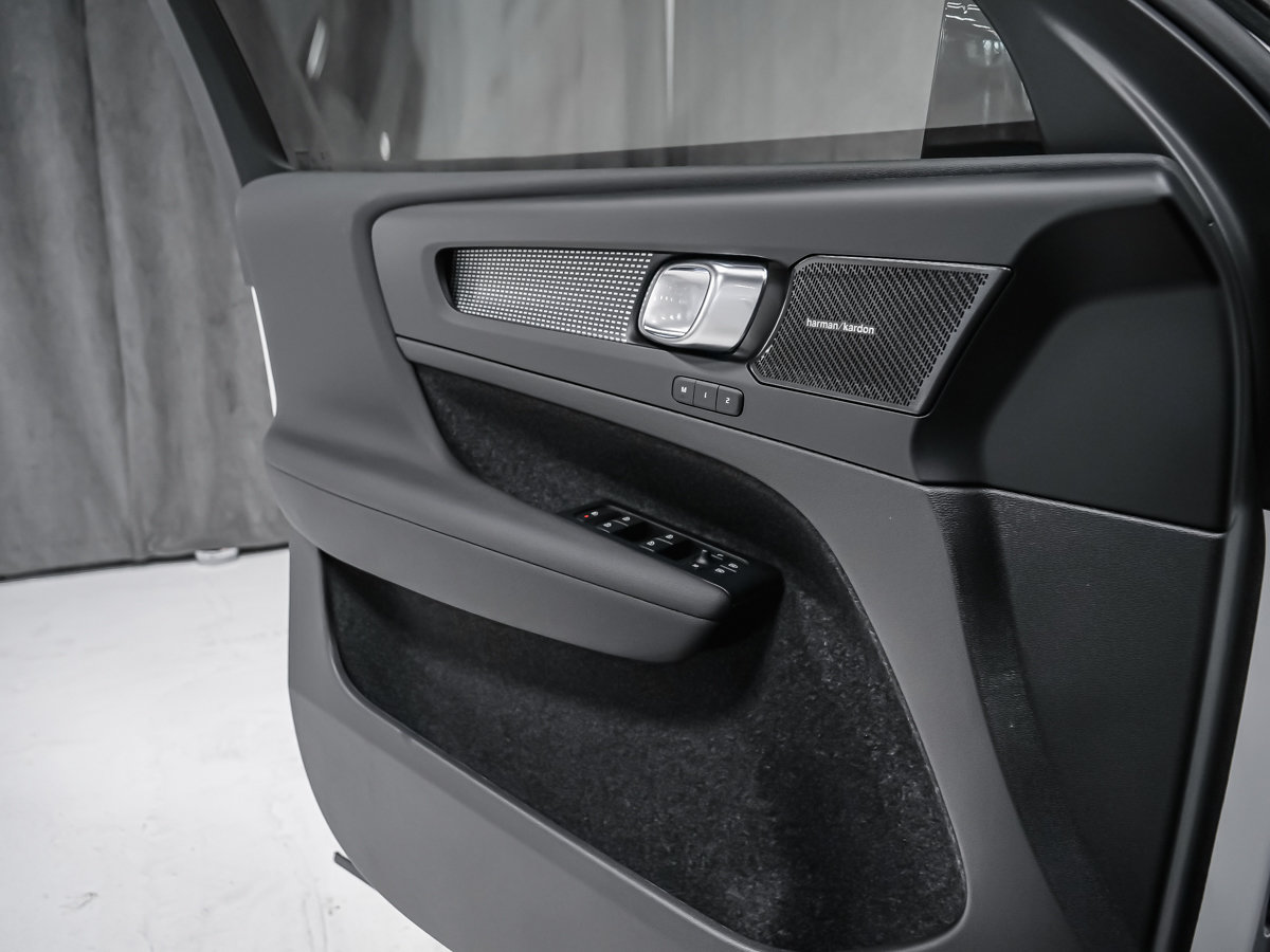 2026 Volvo EX40 Twin Motor, Plus-8