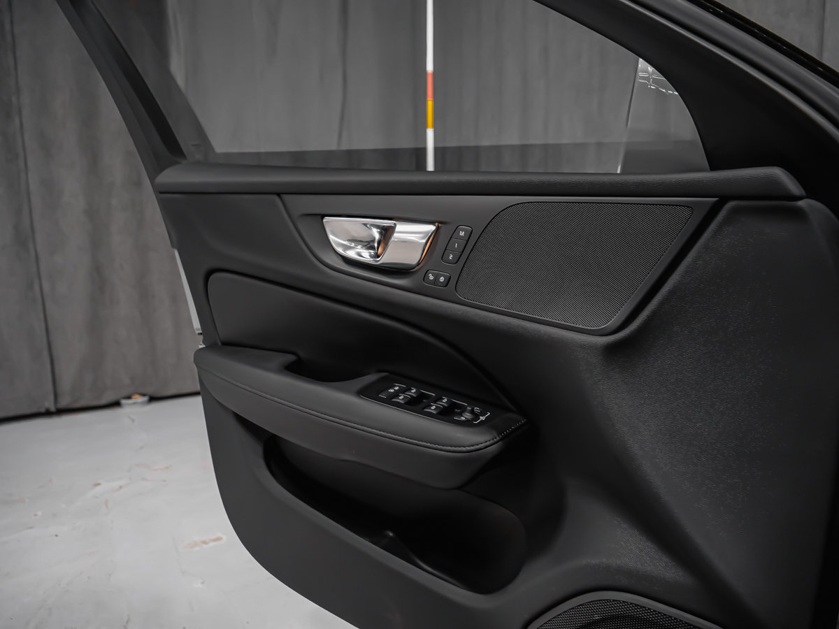 Volvo V60 Cross Country B5 PLUS BRIGHT CLIMAT MAGS 19PO VOLANT CHAUFFANT 2025-9