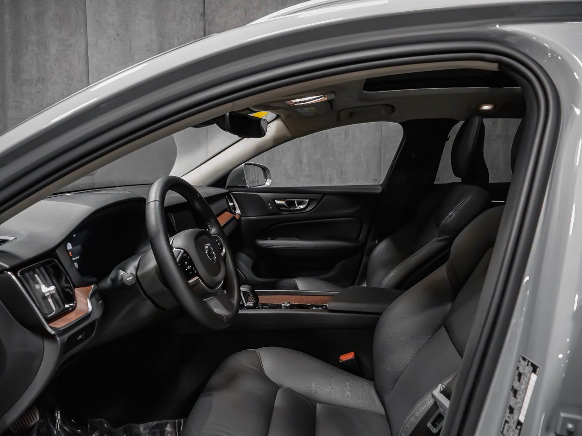 Volvo V60 Cross Country B5 PLUS BRIGHT CLIMAT MAGS 19PO VOLANT CHAUFFANT 2025-11