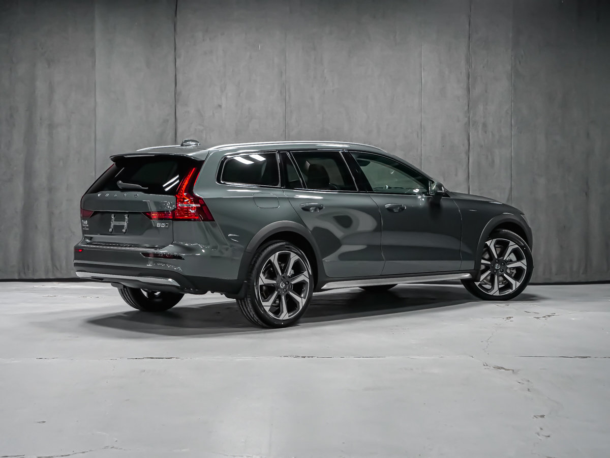 2026 Volvo V60 Cross Country Ultra-2