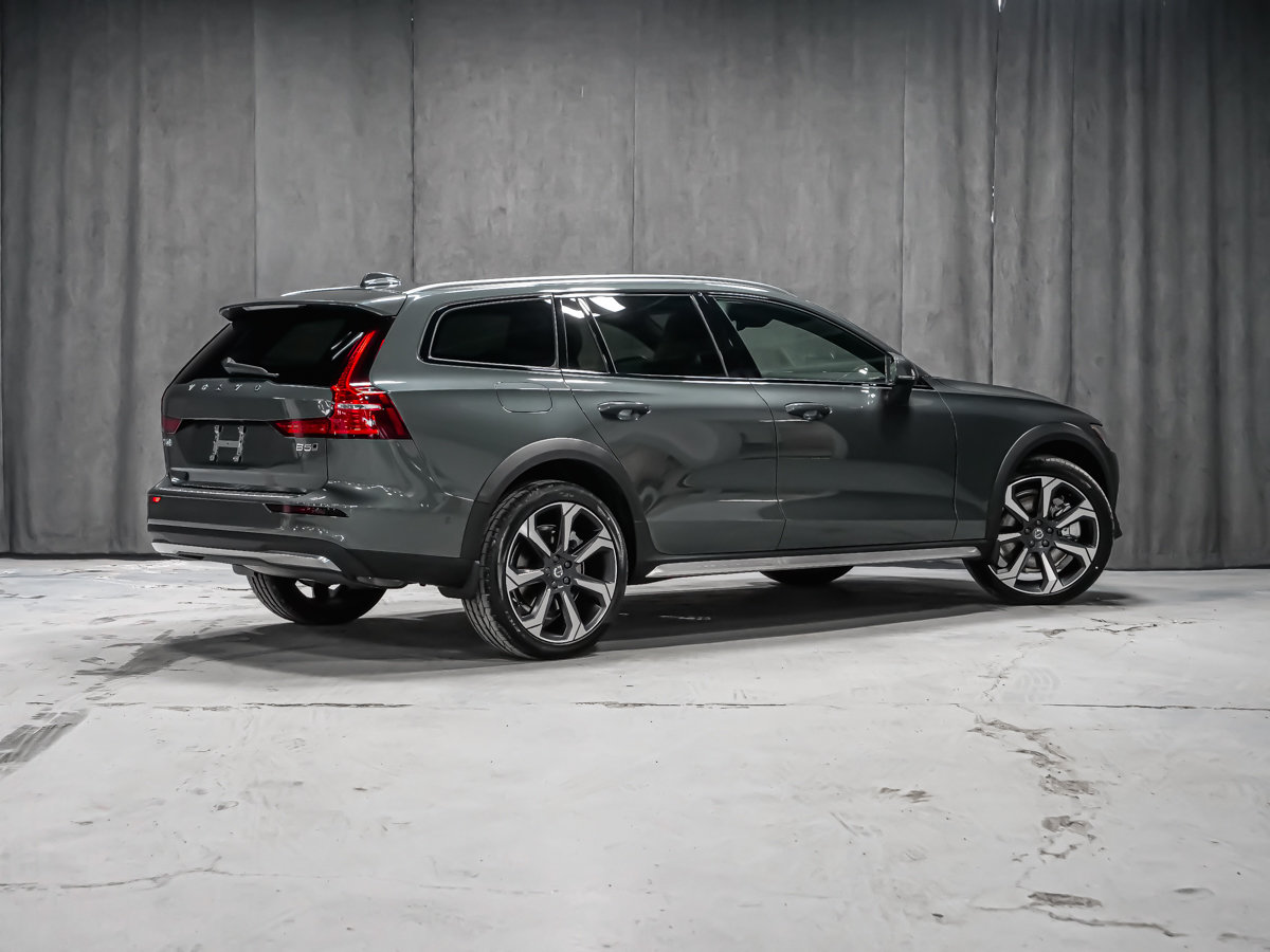 2026 Volvo V60 Cross Country Ultra-2