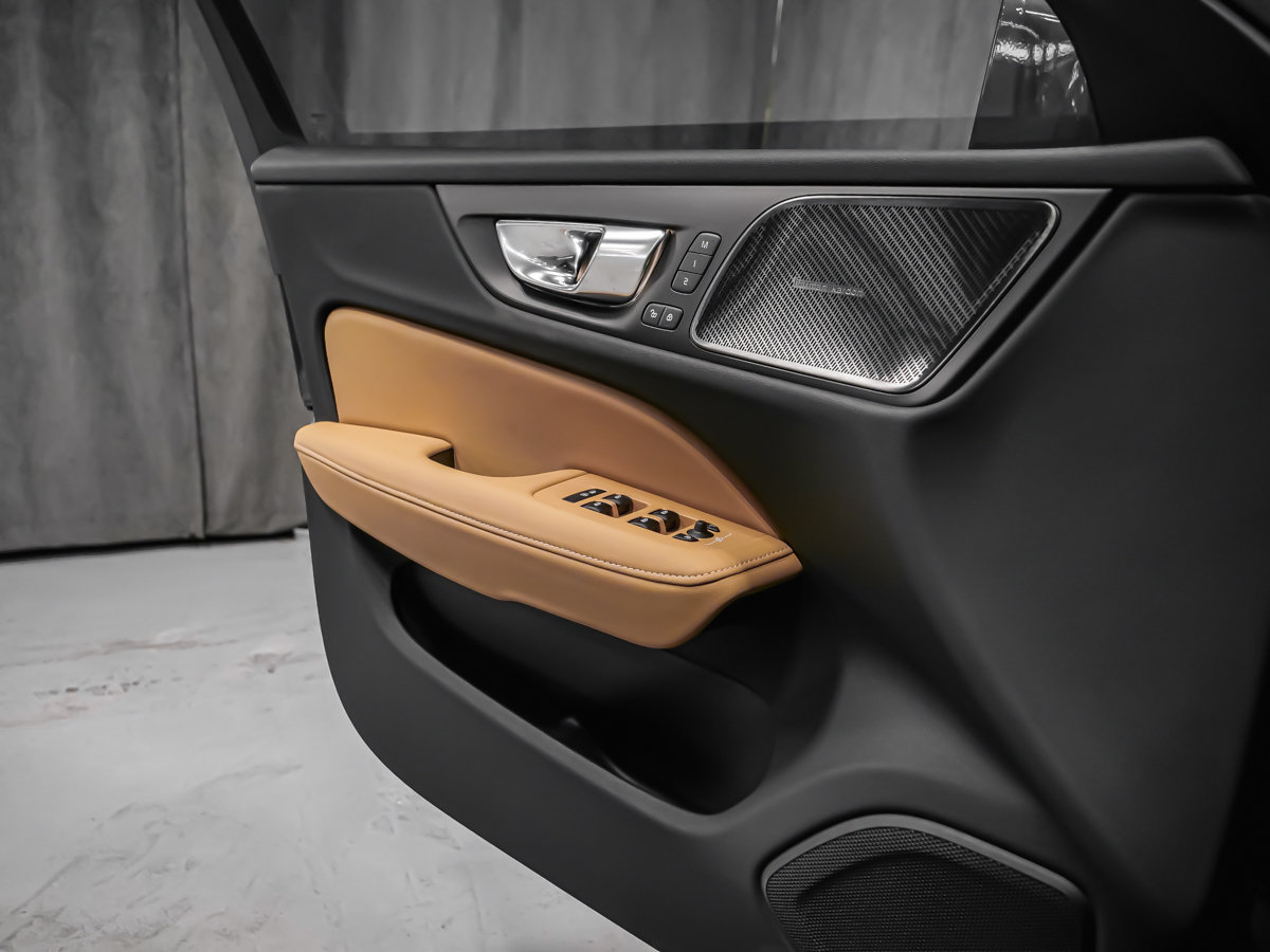 2026 Volvo V60 Cross Country Ultra-9