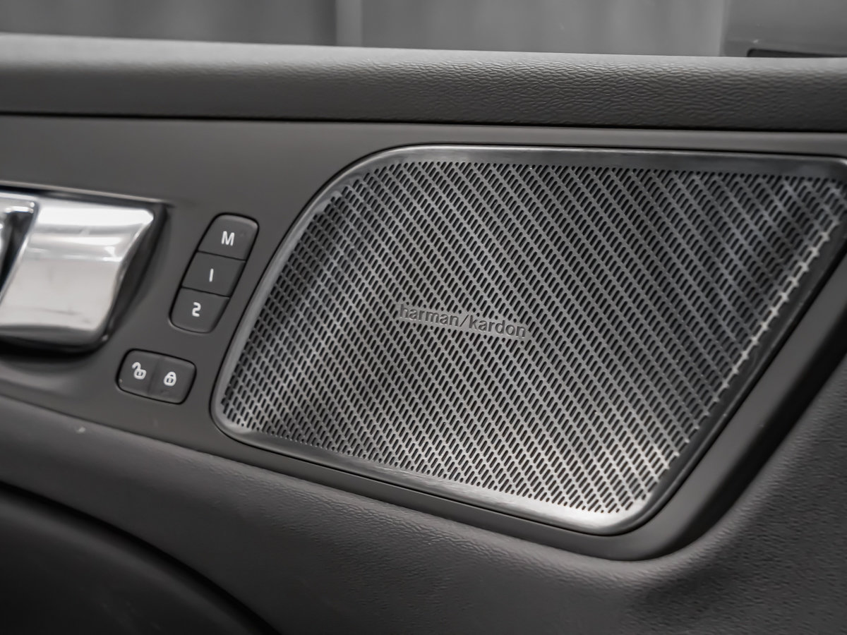 2026 Volvo V60 Cross Country Ultra-10