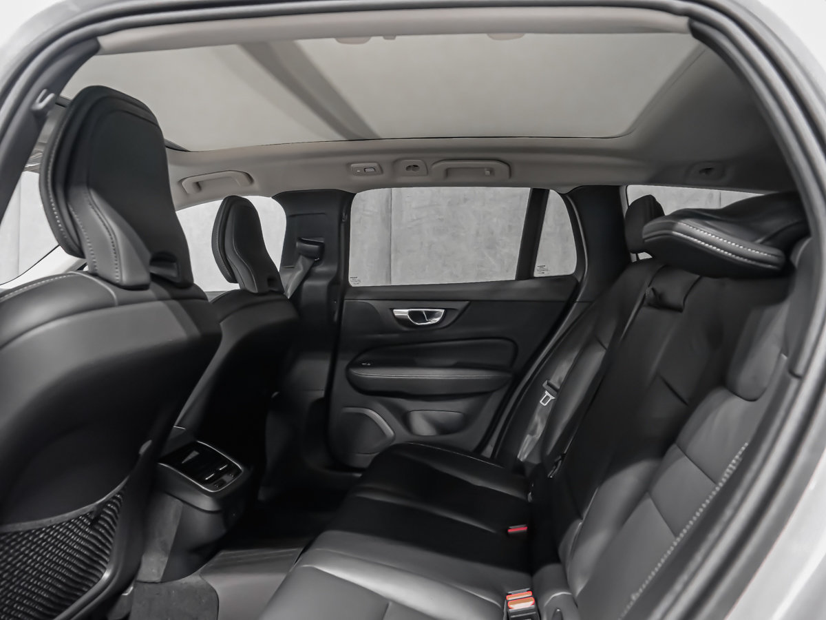 2026 Volvo V60 Cross Country Ultra-13