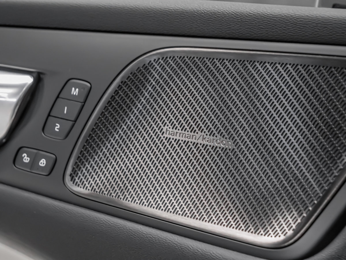 2026 Volvo V60 Cross Country Ultra-9