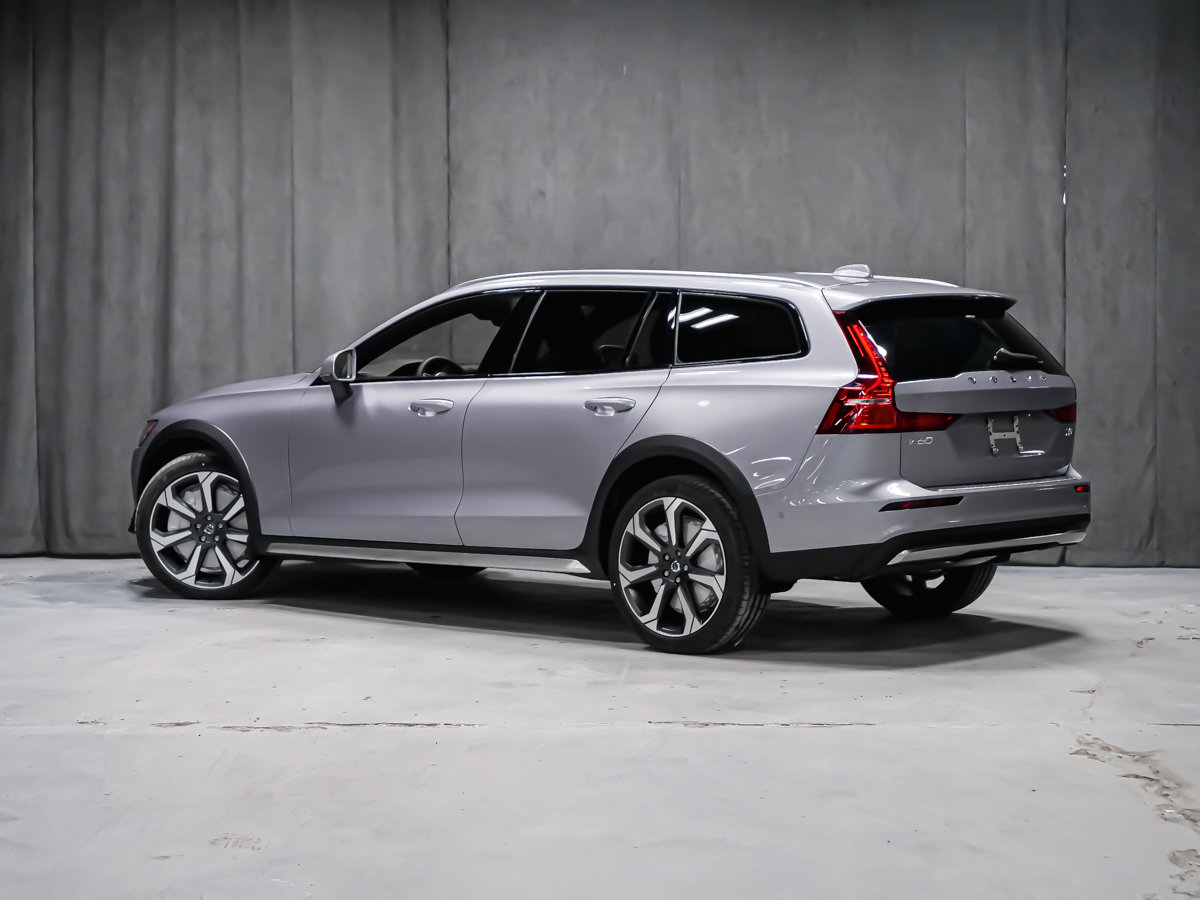 2026 Volvo V60 Cross Country Ultra-2
