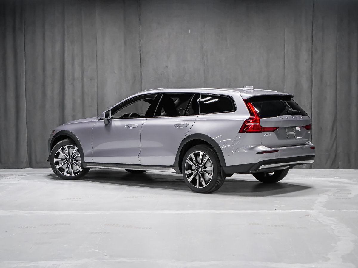 2026 Volvo V60 Cross Country Ultra-3