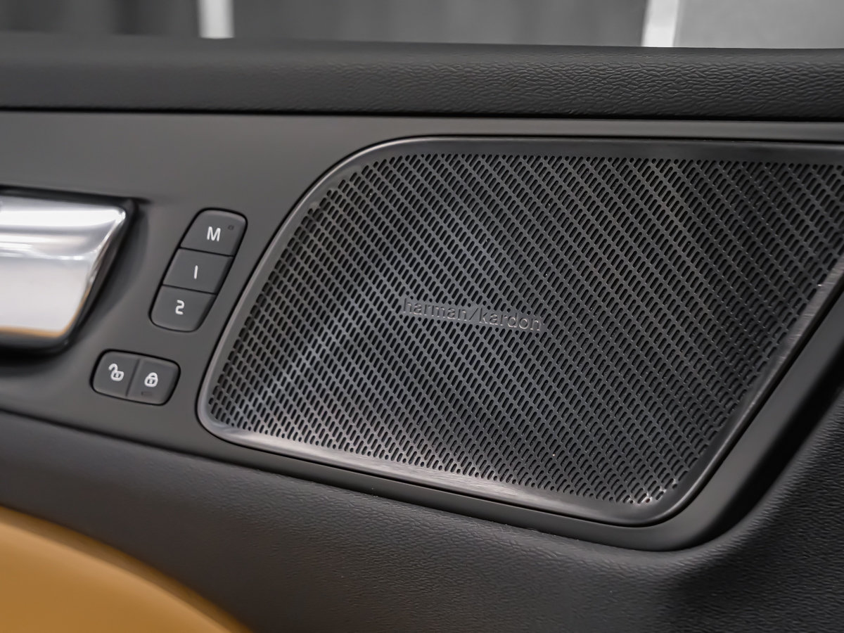 2026 Volvo V60 Cross Country Ultra-9