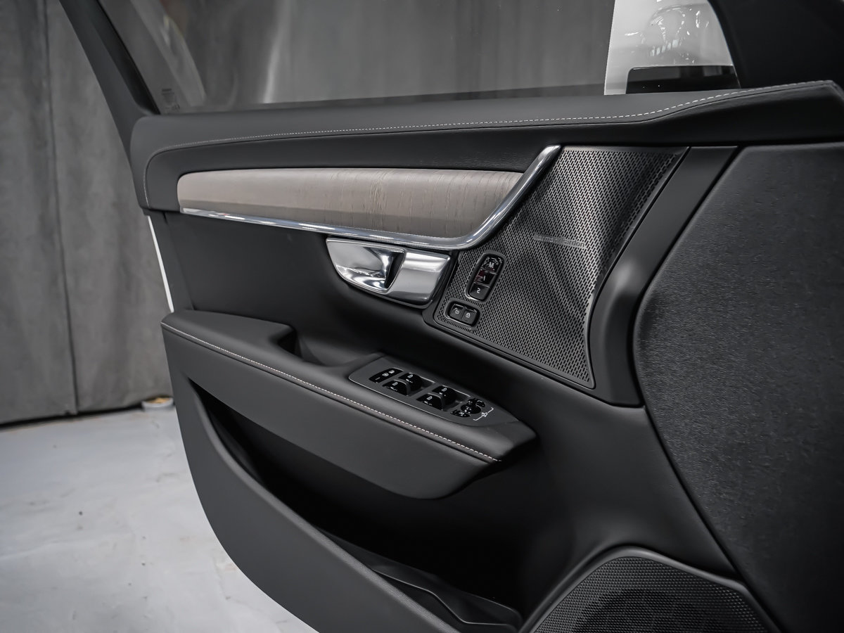 2026 Volvo V90 Cross Country Ultra-9