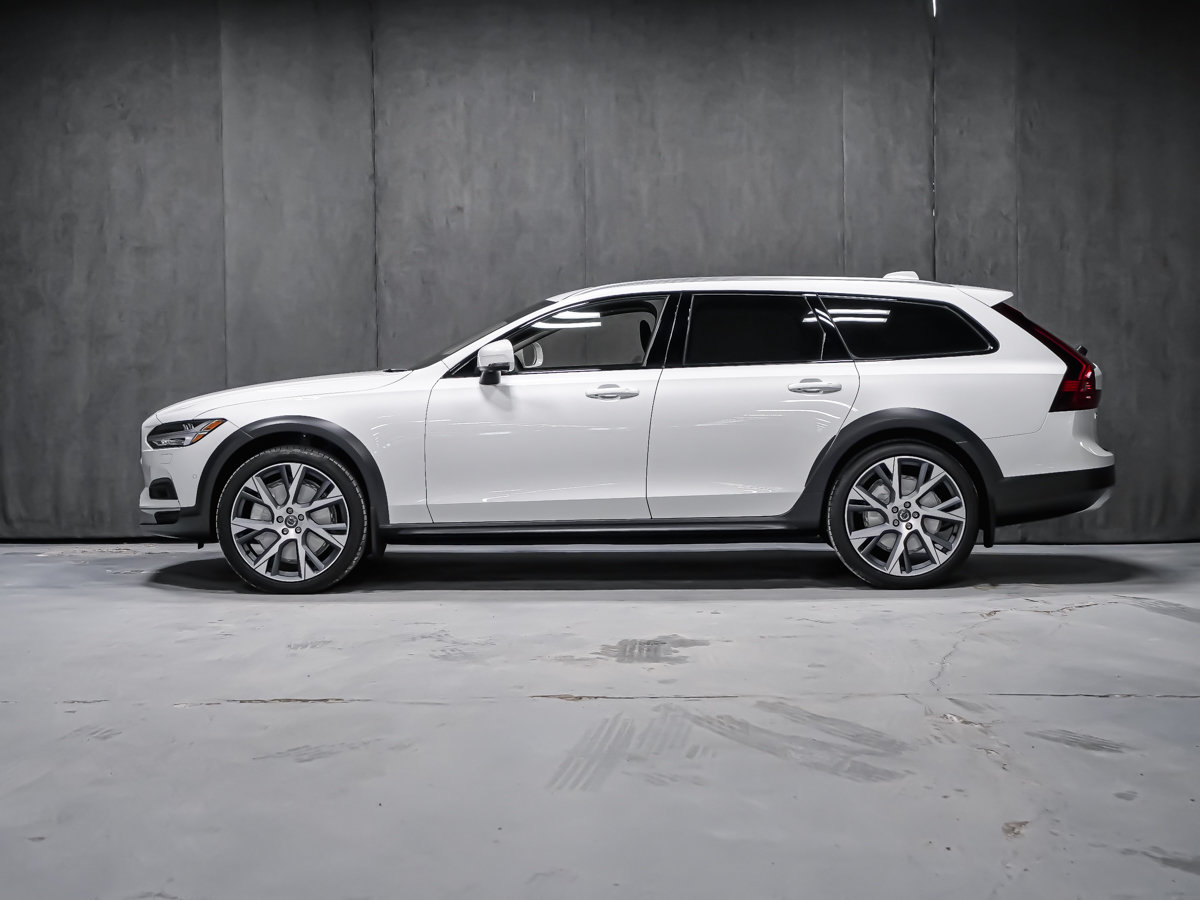 2026 Volvo V90 Cross Country Ultra-2