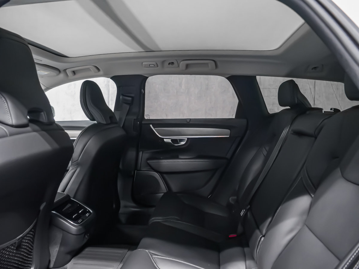 2026 Volvo V90 Cross Country Ultra-12