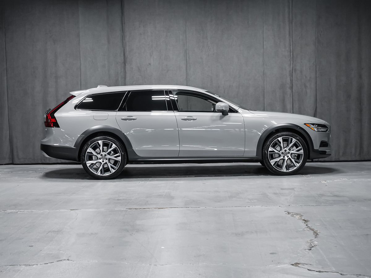 2026 Volvo V90 Cross Country Ultra-2