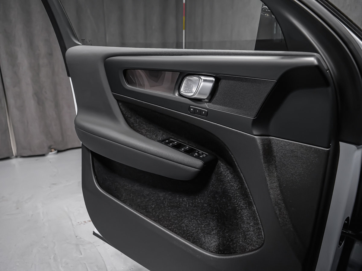 Volvo XC40 Recharge Pure Electric PLUS CLIMATE 2024-10