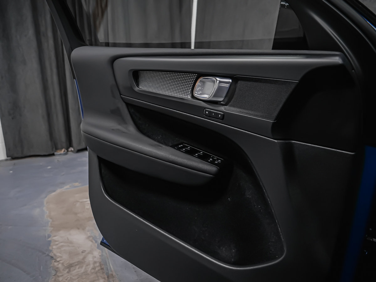 2021 Volvo XC40 T5 R-DESIGN CLIMATE-8