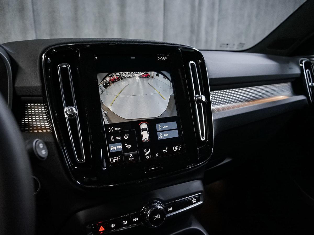 2022 Volvo XC40 R-DESIGN-13