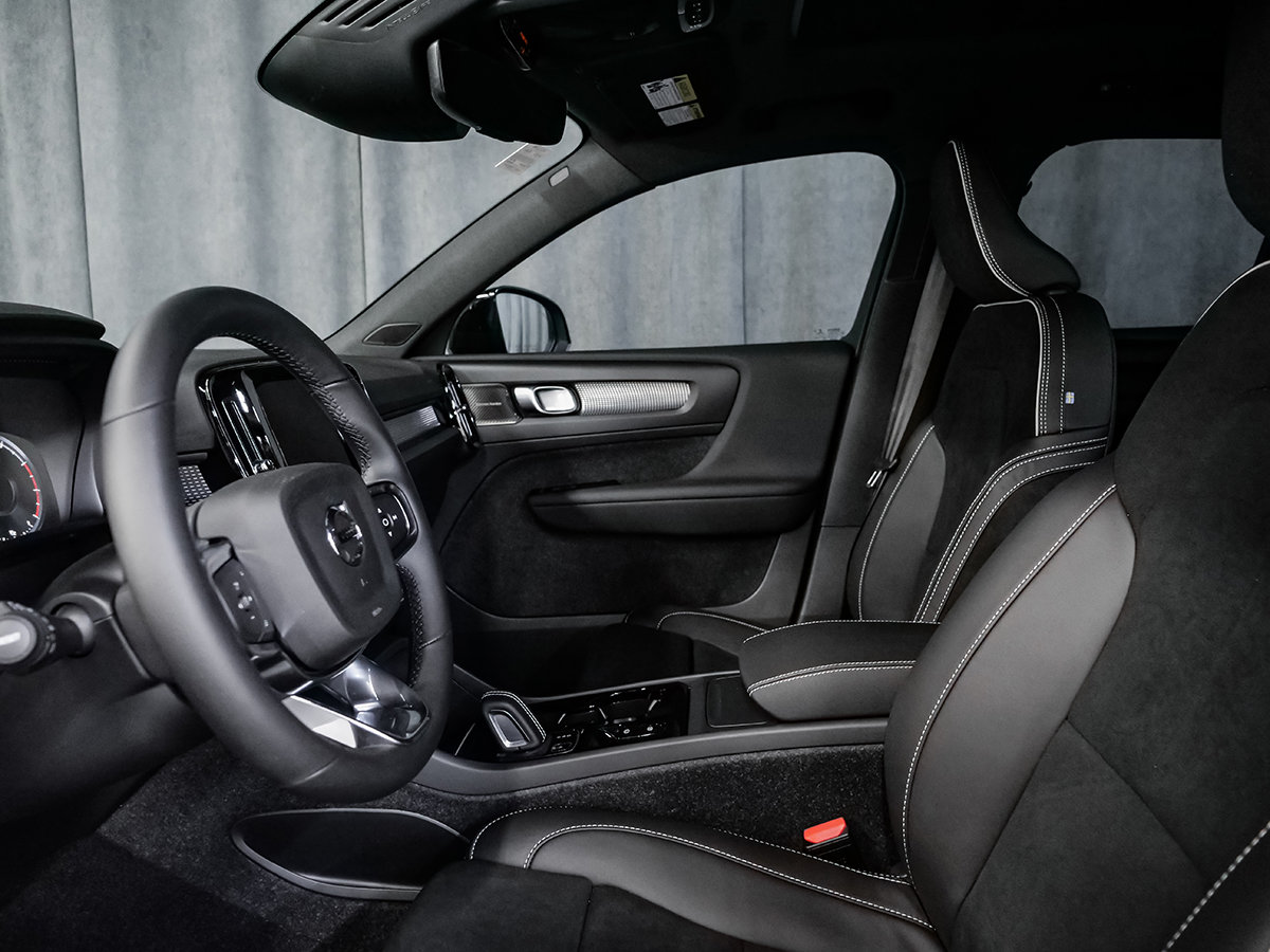 2022 Volvo XC40 R-DESIGN-17