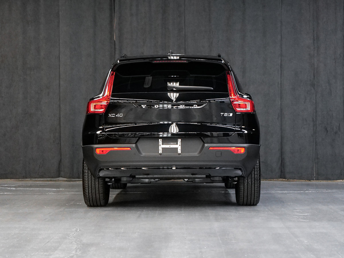 2022 Volvo XC40 R-DESIGN-3