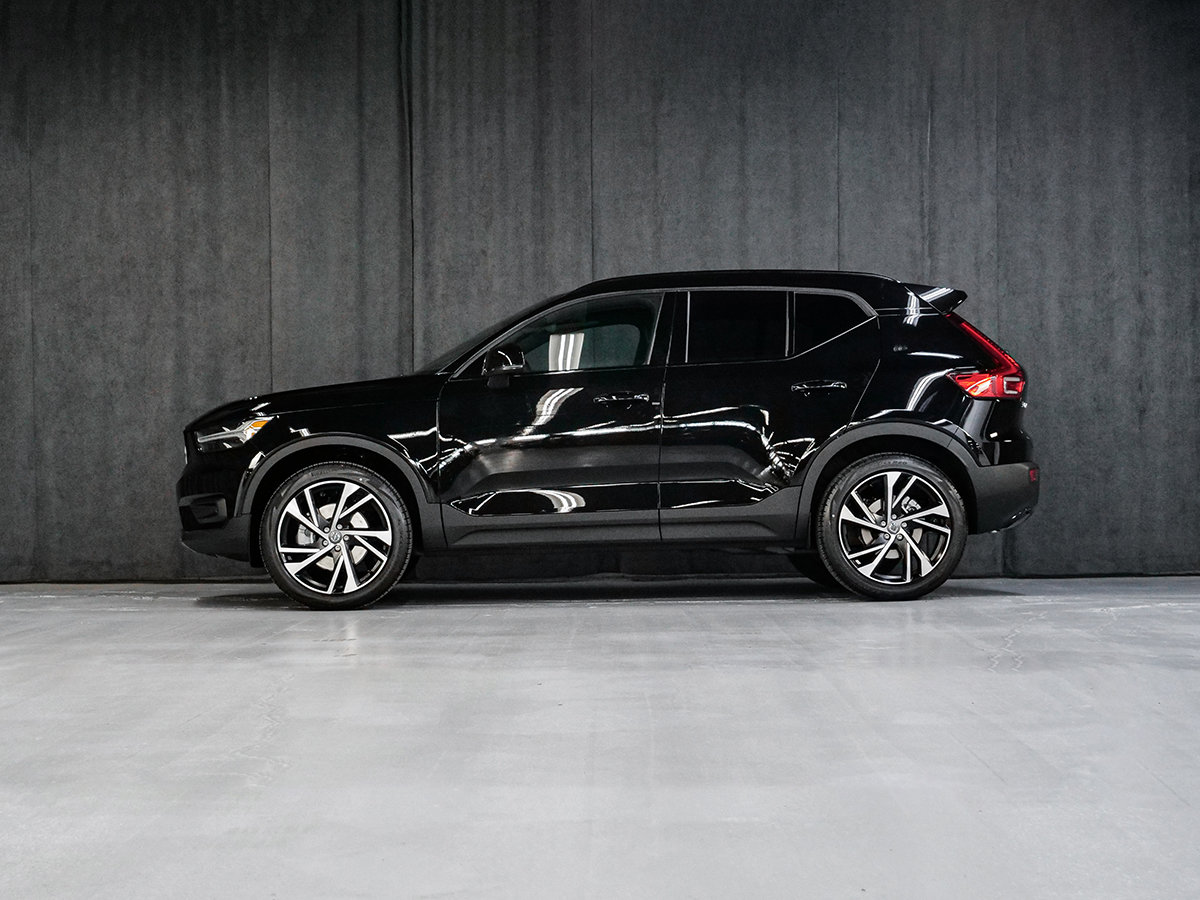 2022 Volvo XC40 R-DESIGN-1