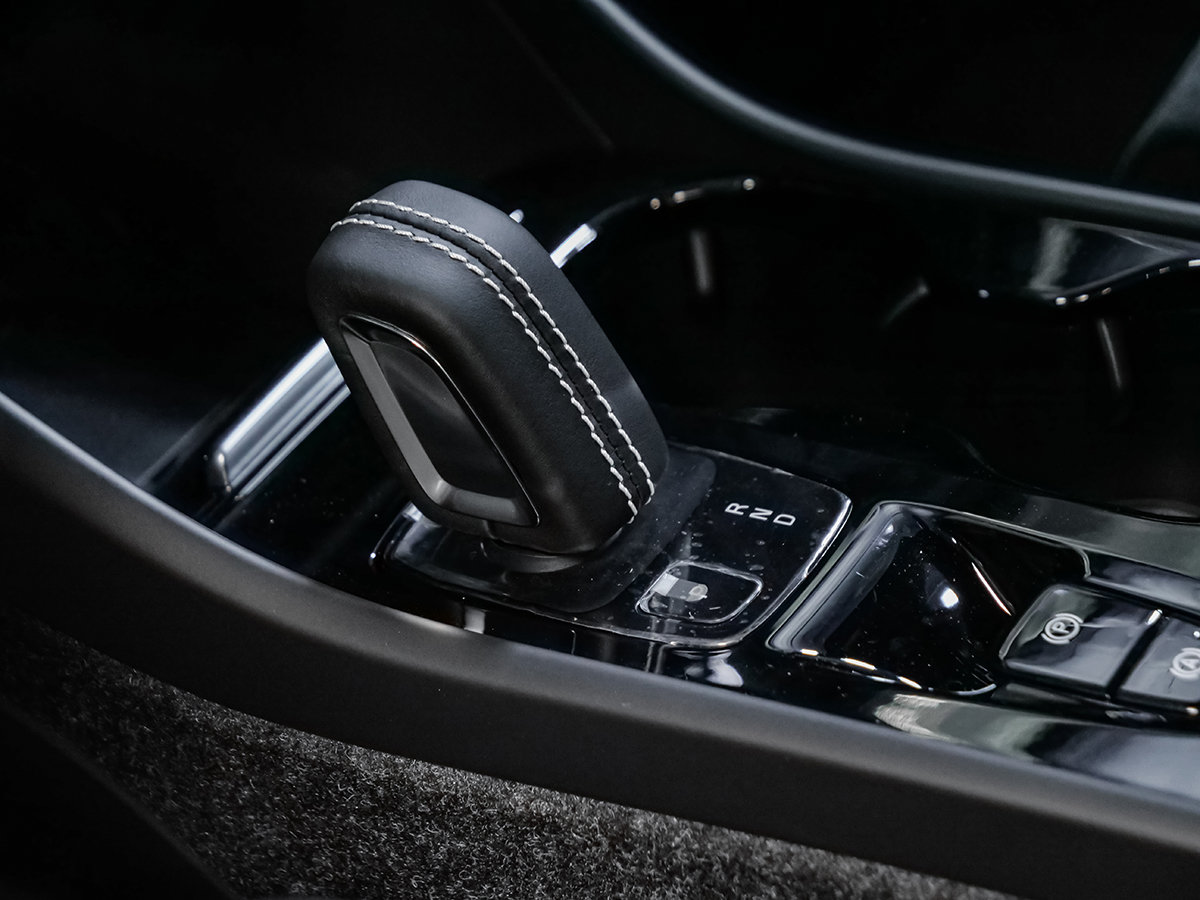 2022 Volvo XC40 R-DESIGN-9