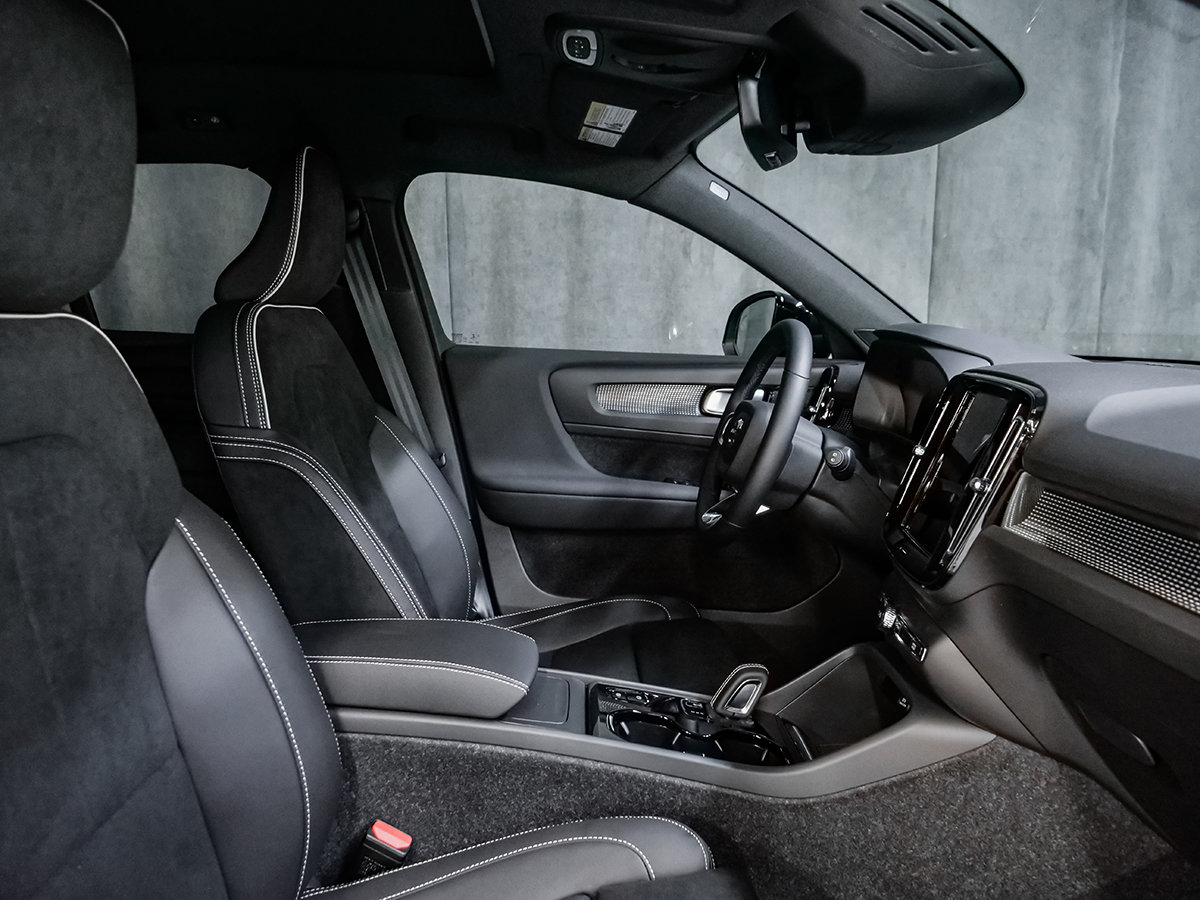 2022 Volvo XC40 R-DESIGN-18