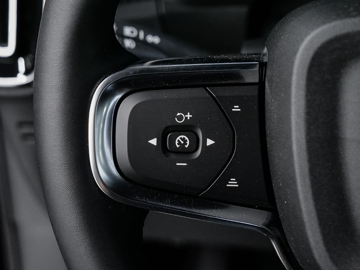 2022 Volvo XC40 R-DESIGN-10