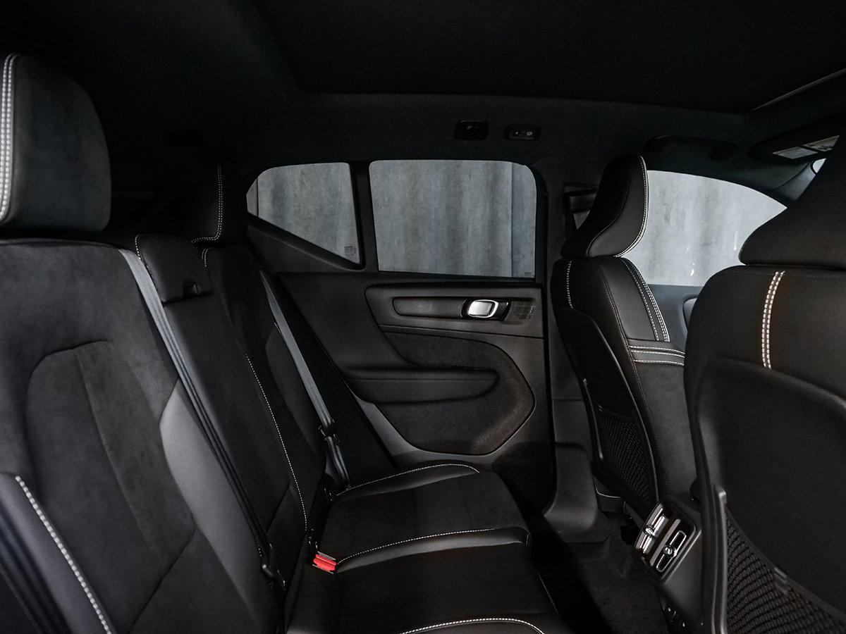 2022 Volvo XC40 R-DESIGN-22
