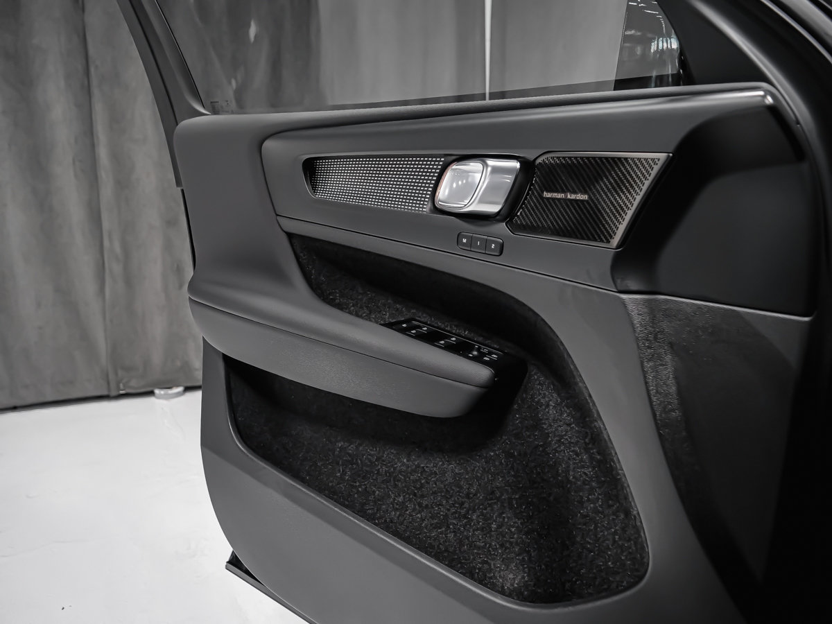 Volvo XC40 R-Design Harman Kardon 2022-9