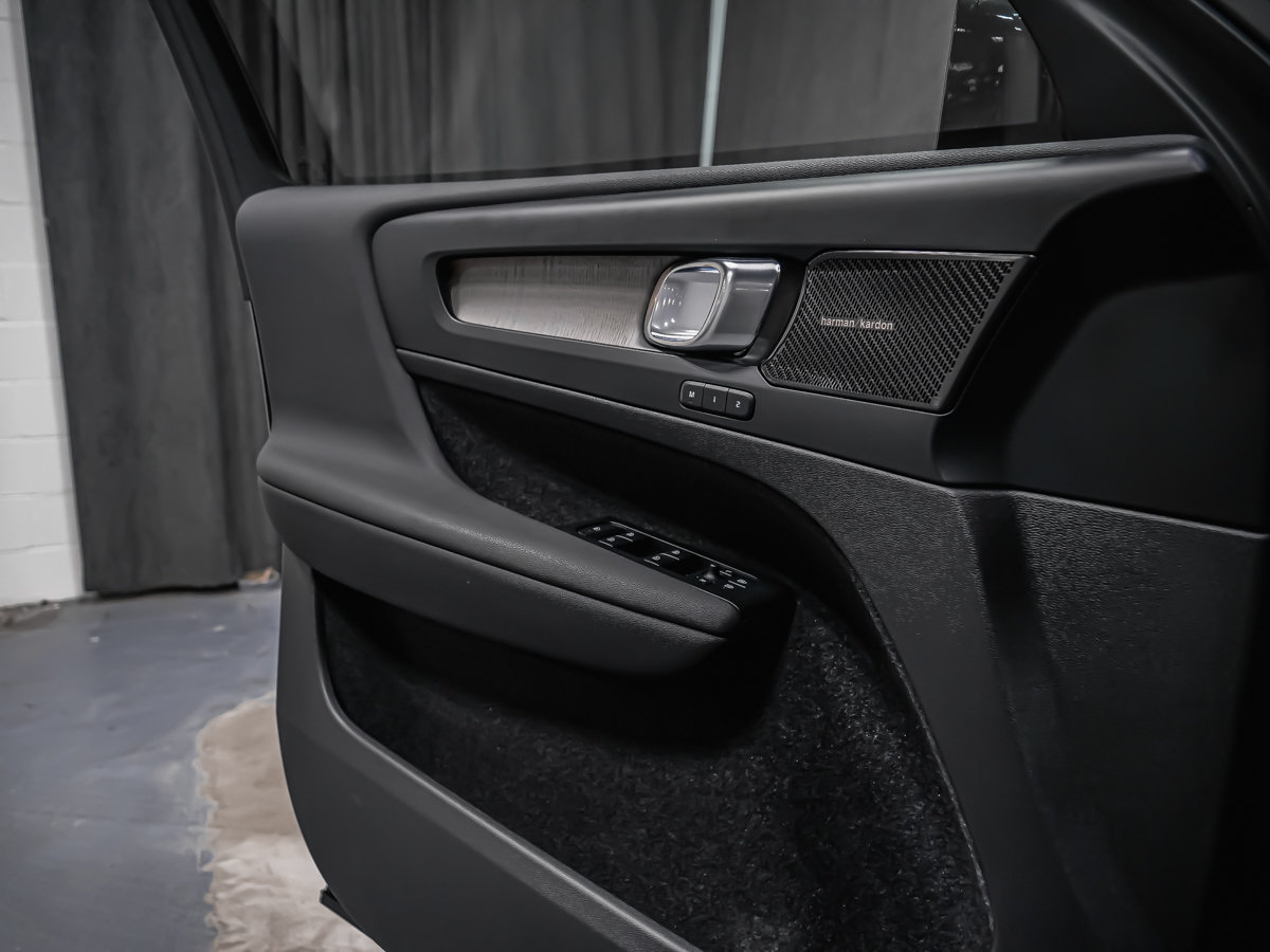 2023 Volvo XC40 B5 PLUS BRIGHT-8