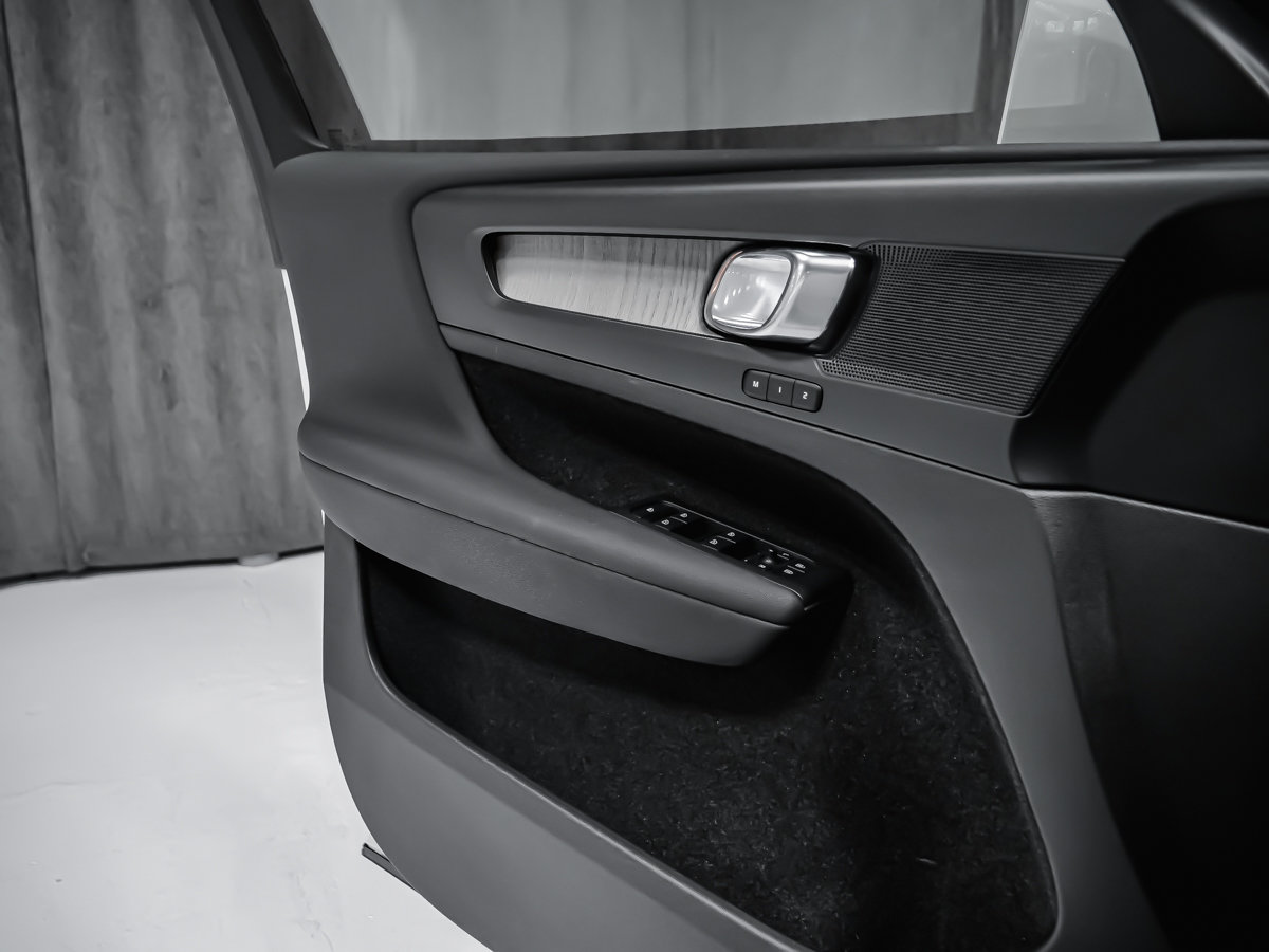 Volvo XC40 B5 CORE CONVENIENCE CLIMATE 2023-8