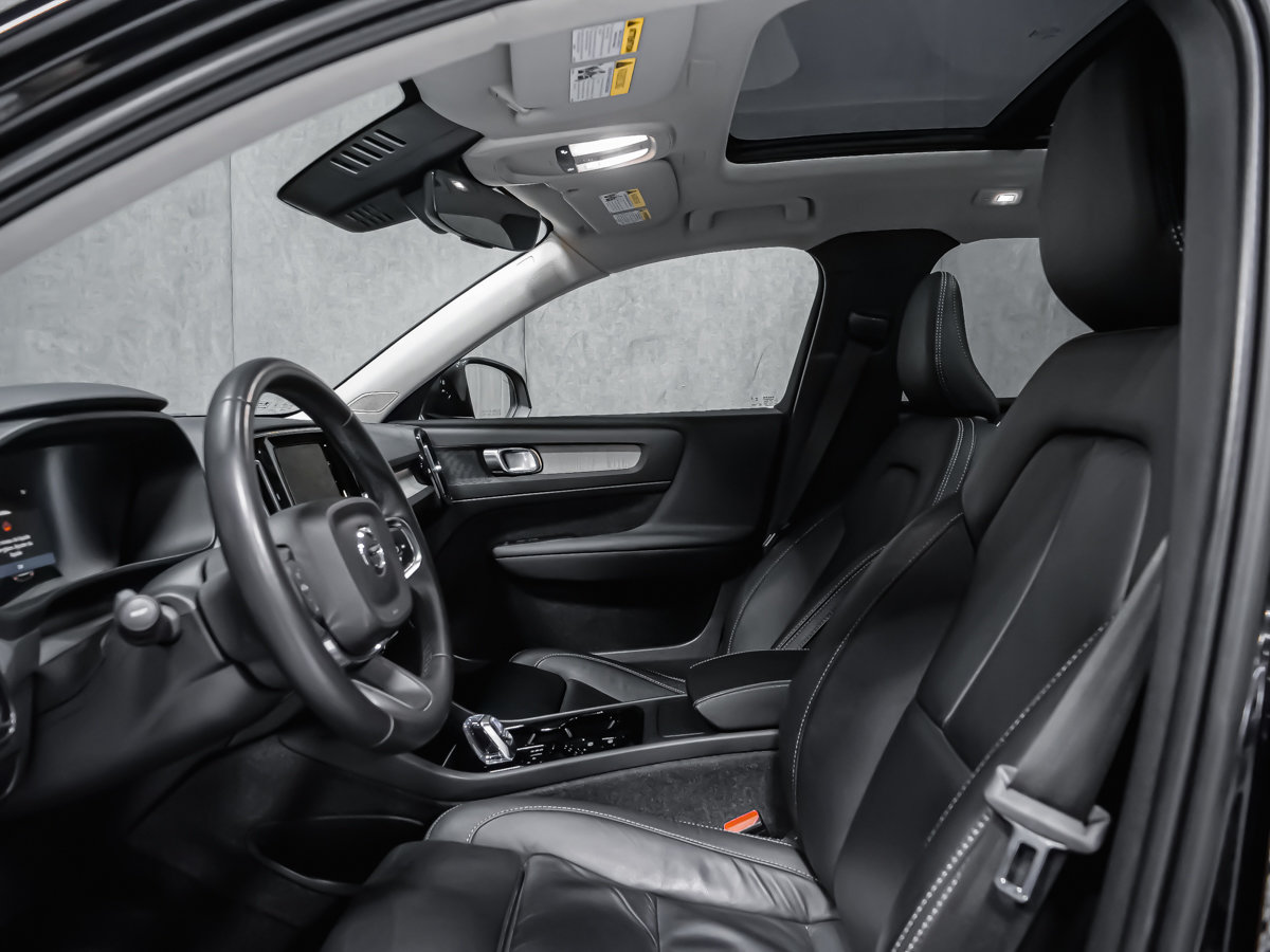 Volvo XC40 B5 PLUS DARK 2023-11