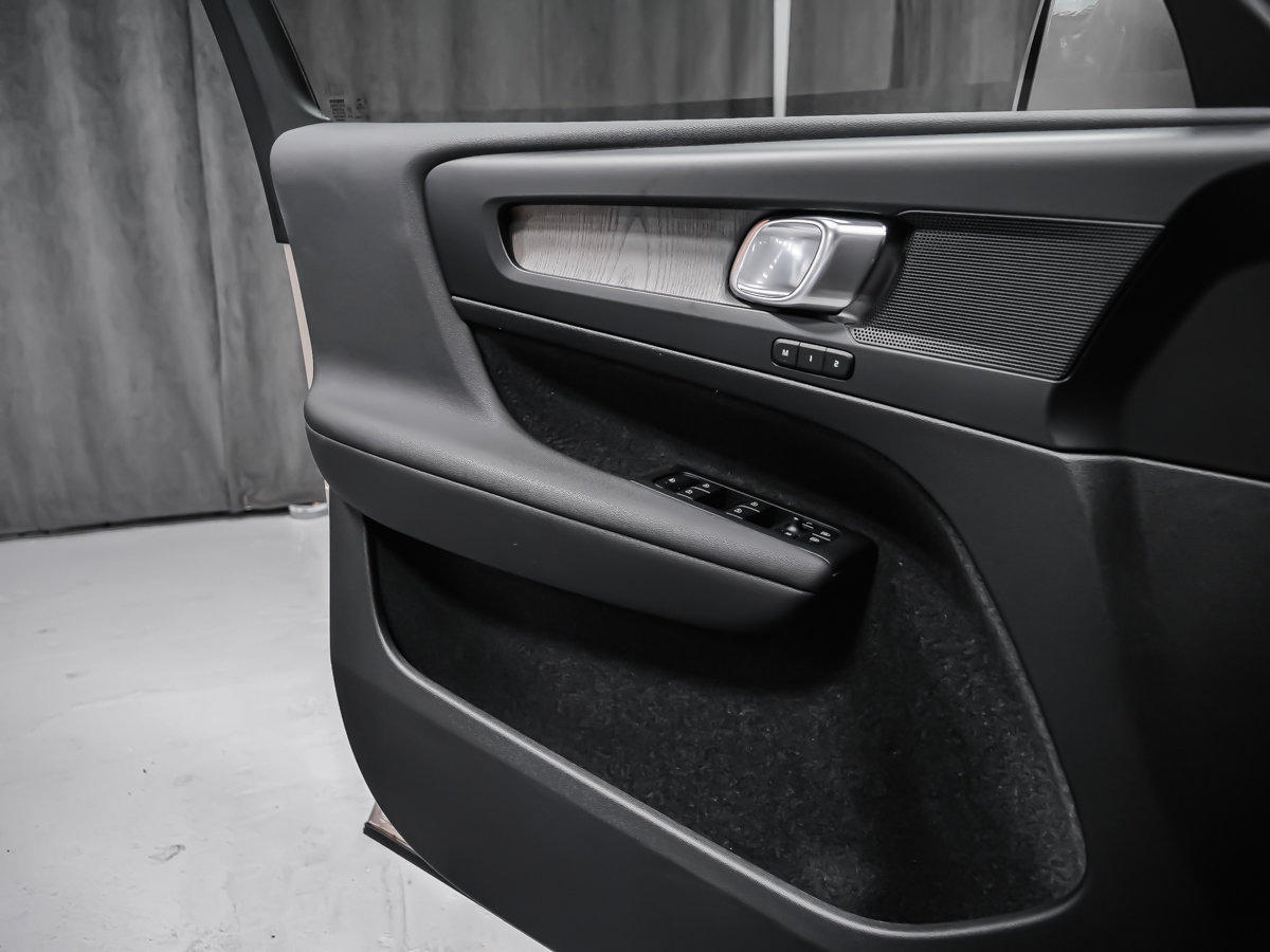 2023 Volvo XC40 B5 PLUS BRIGHT CLIMATE-8