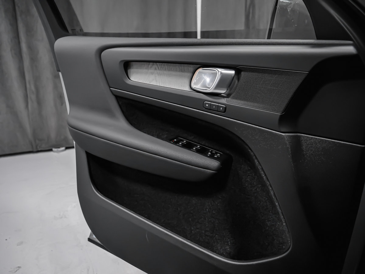 2025 Volvo XC40 B5 CORE BRIGHT CLIMATE-9