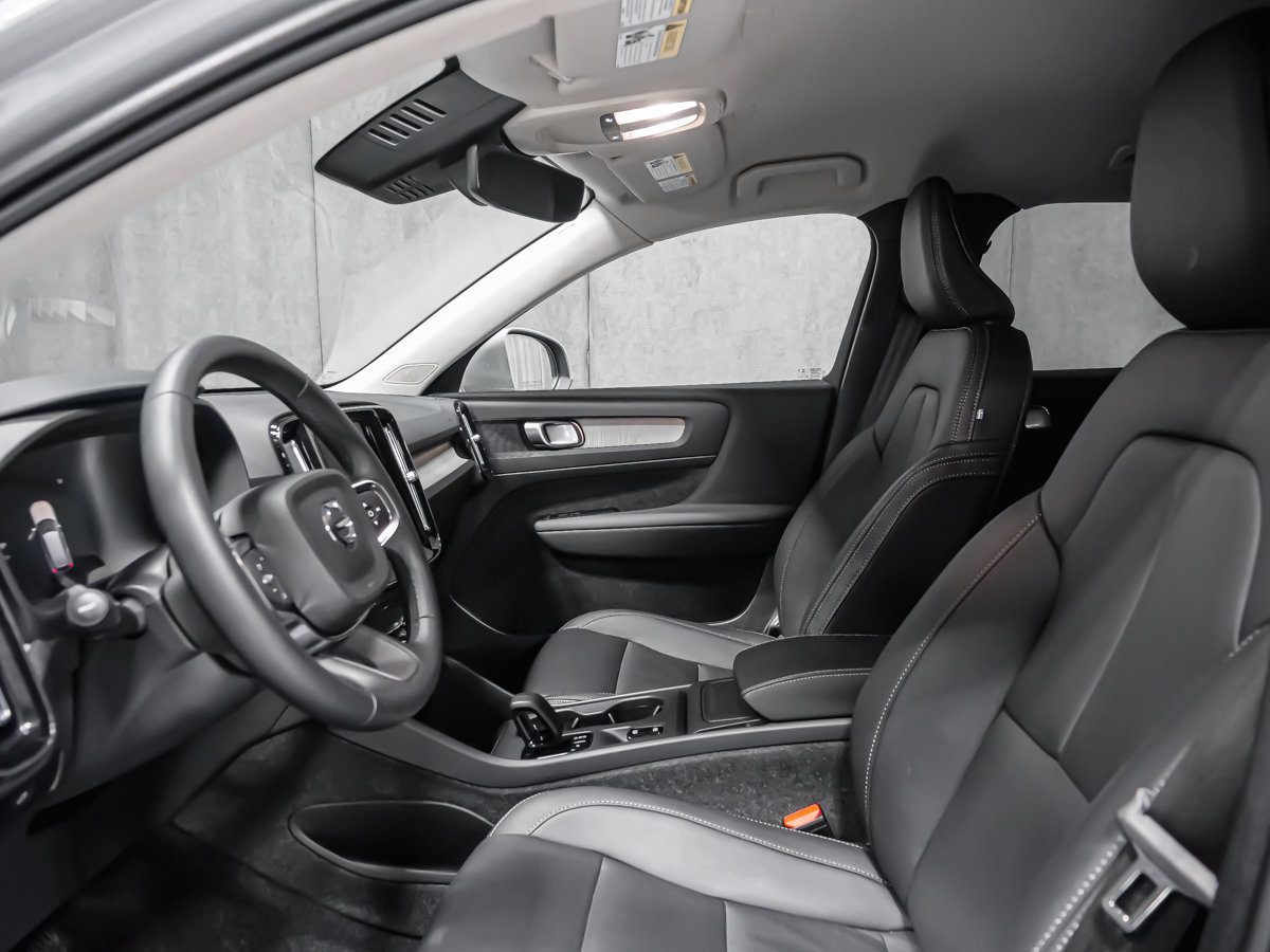 2025 Volvo XC40 B5 CORE BRIGHT CLIMATE-11