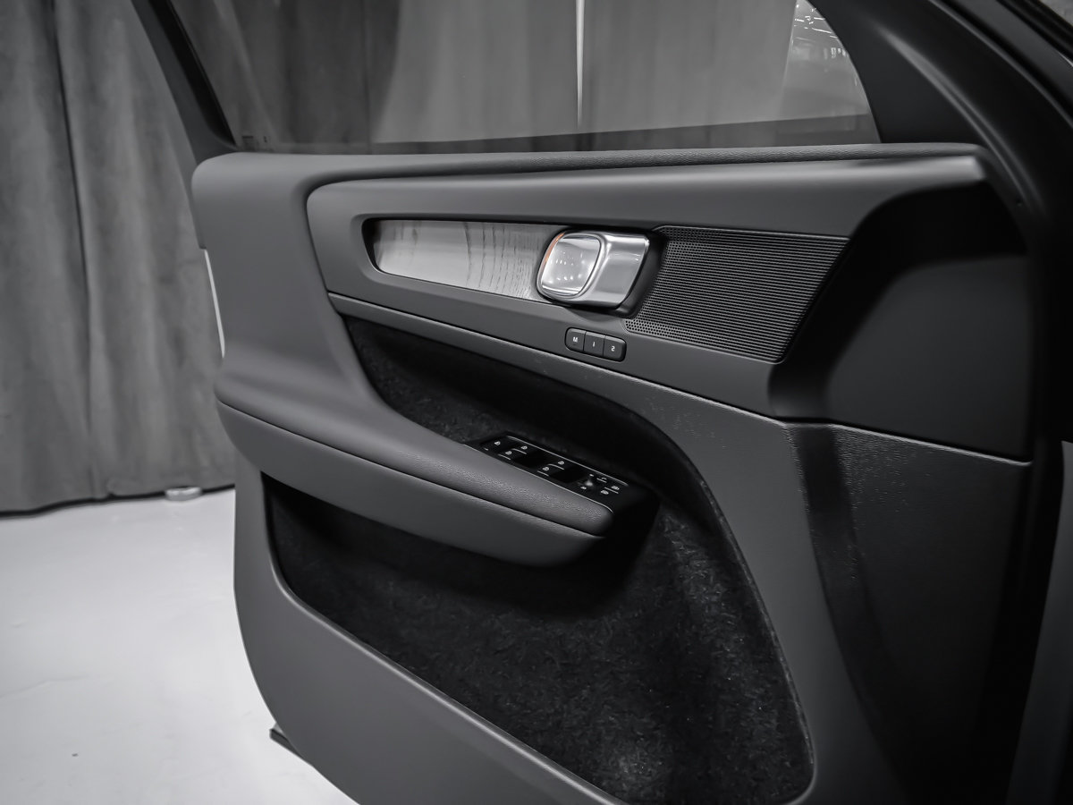 2025 Volvo XC40 B5 CORE BRIGHT CLIMATE-7