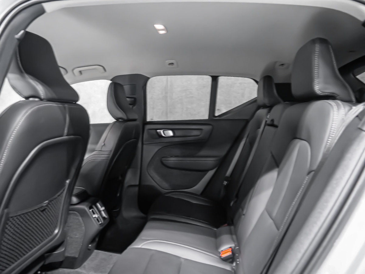 2025 Volvo XC40 B5 CORE BRIGHT CLIMATE-10