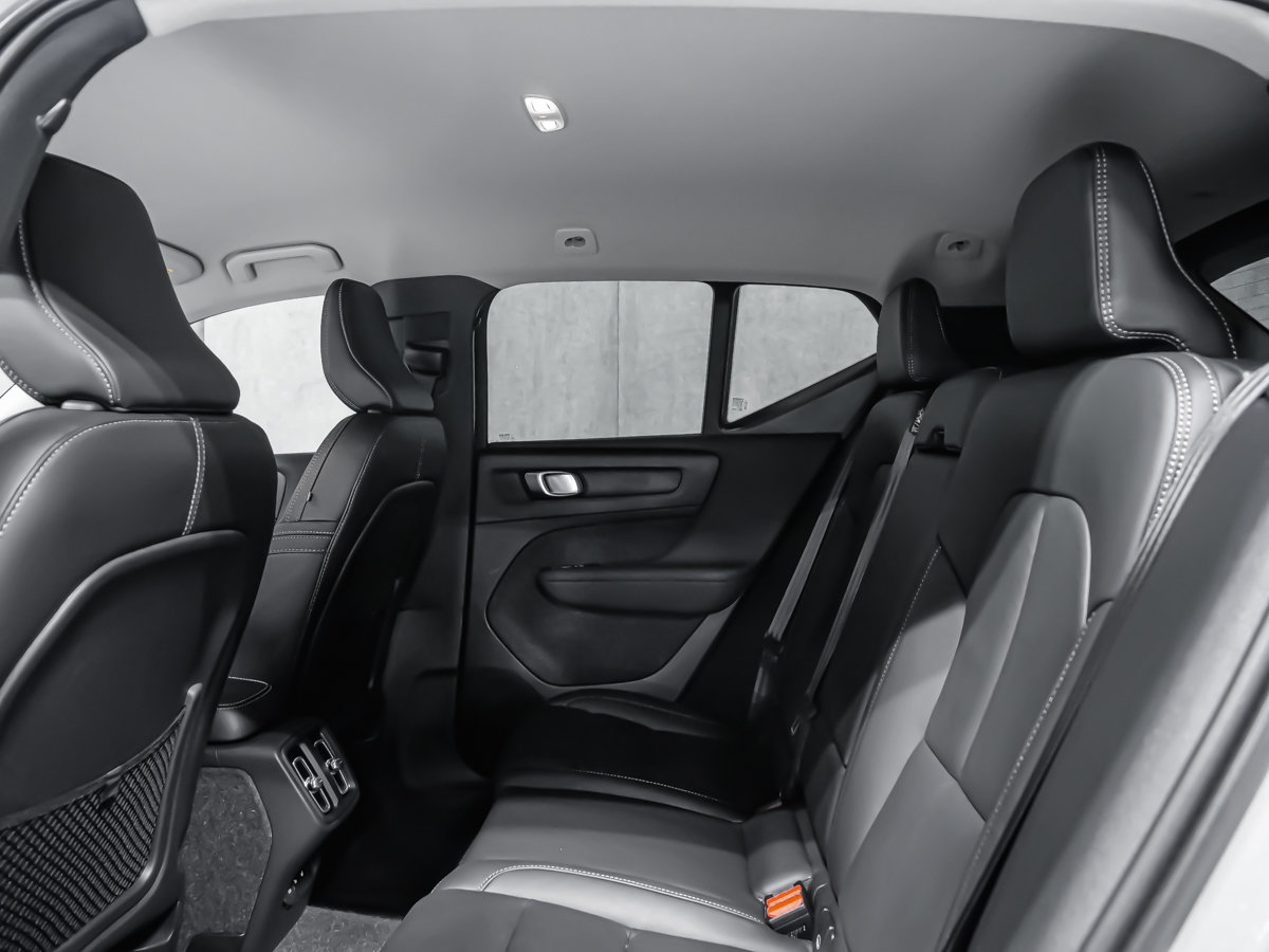 2025 Volvo XC40 B5 CORE BRIGHT CLIMATE-11