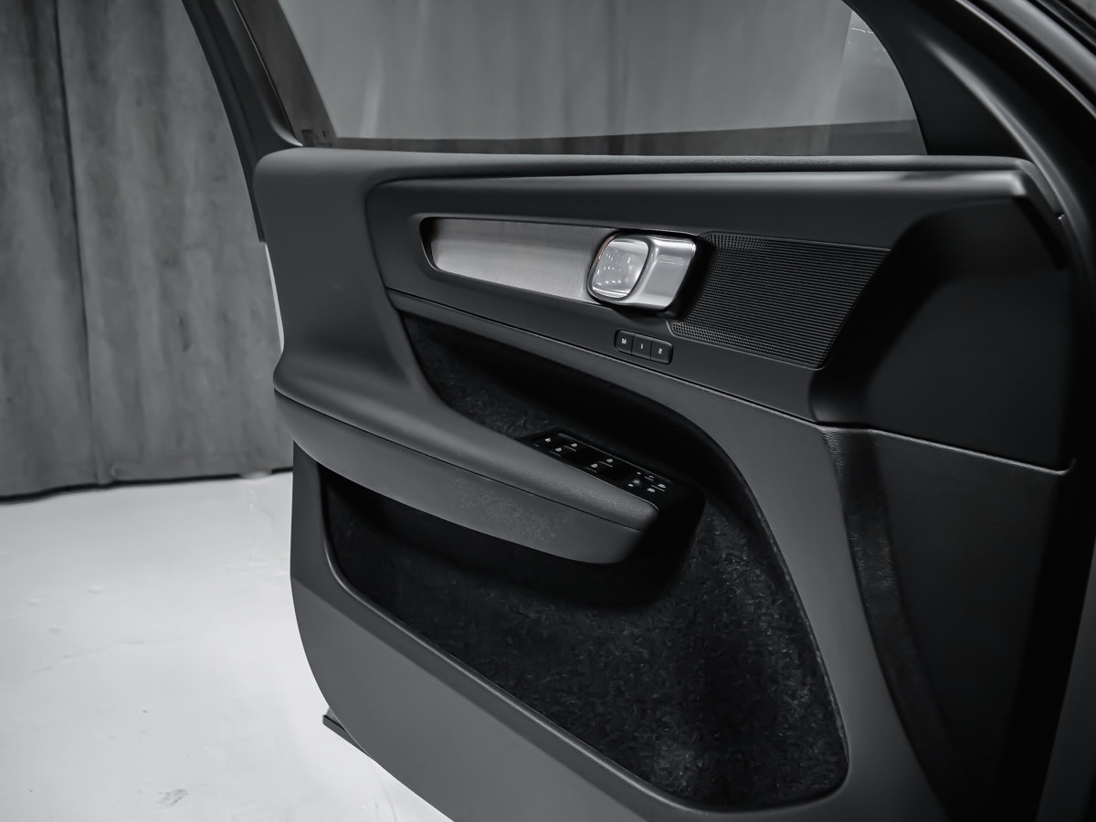 2025 Volvo XC40 B5 CORE BRIGHT CLIMATE-8