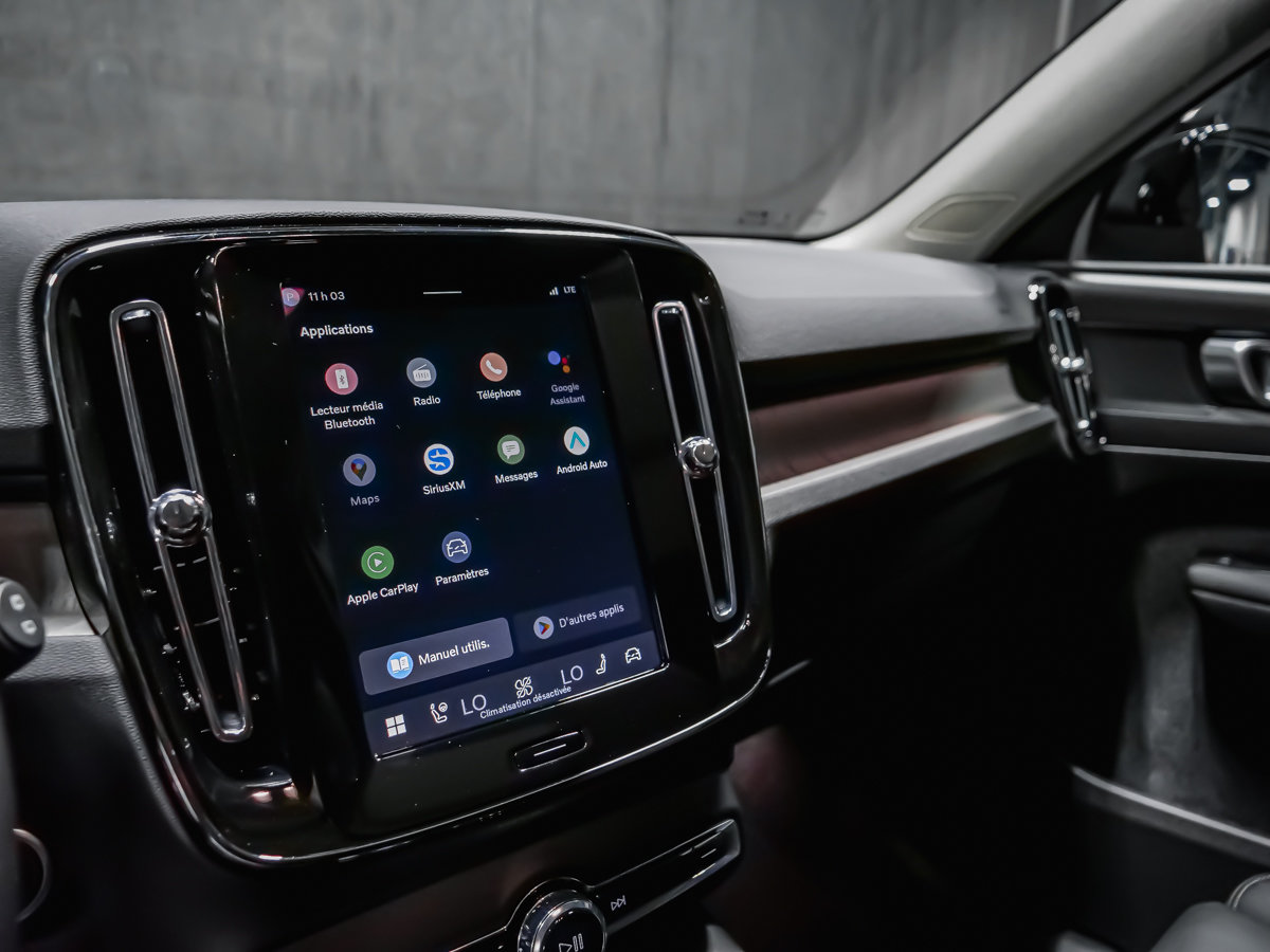 Volvo XC40 Plus (Dark Theme) 2026-10