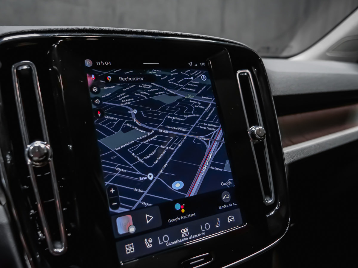 Volvo XC40 Plus (Dark Theme) 2026-12