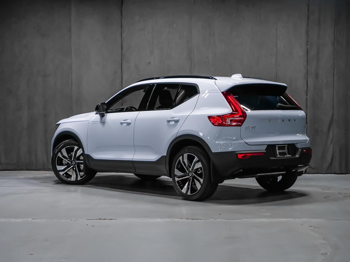 Volvo XC40 Plus (Dark Theme) 2026-4