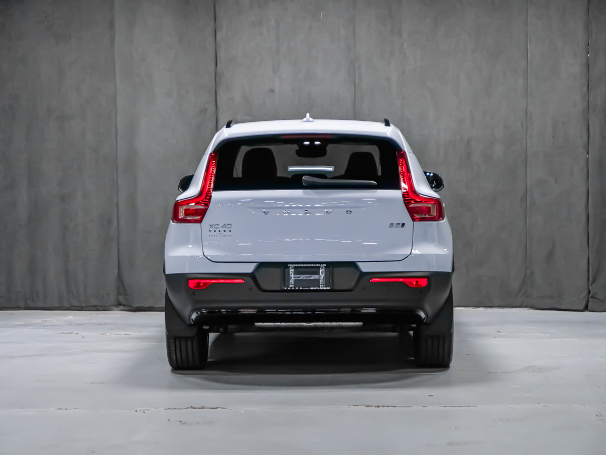 Volvo XC40 Plus (Dark Theme) 2026-5