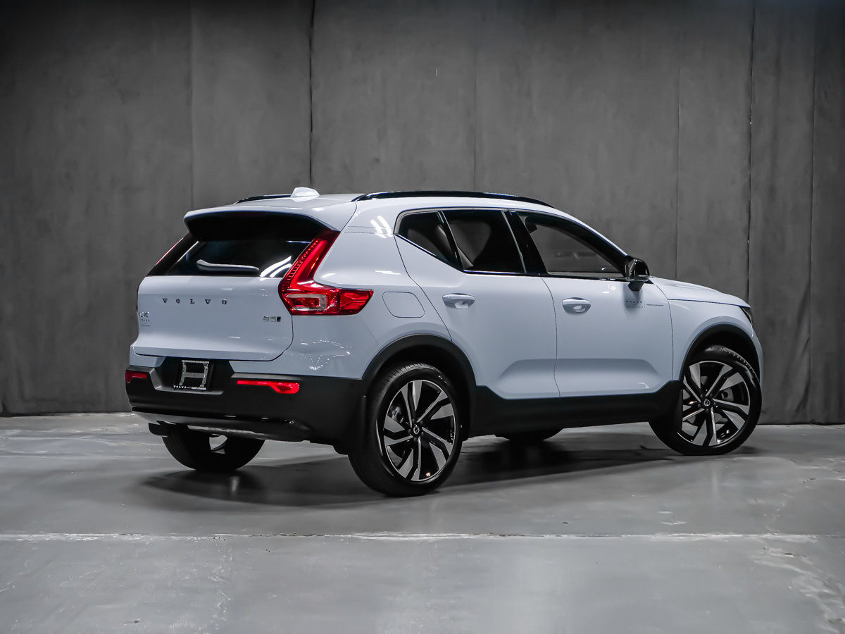 Volvo XC40 Plus (Dark Theme) 2026-3