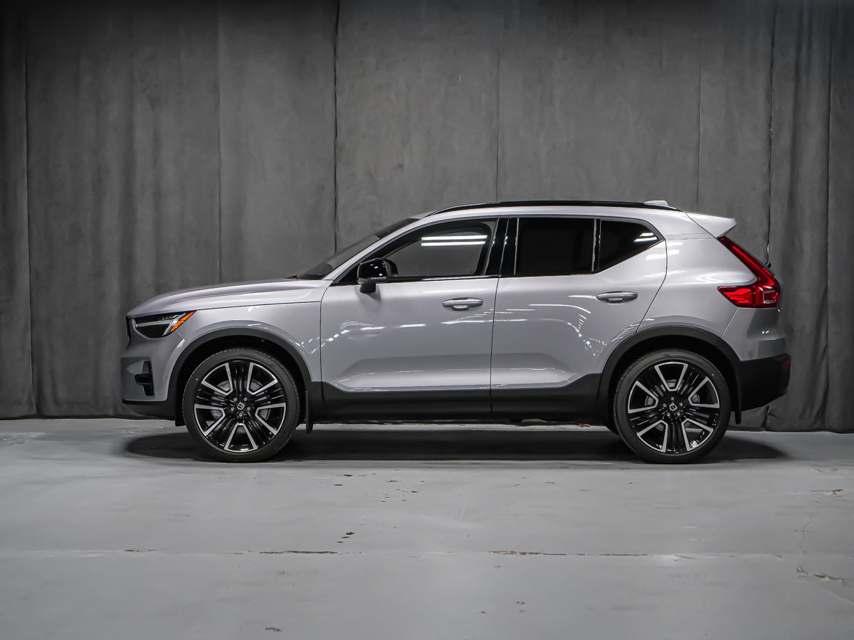 2026 Volvo XC40 Plus (Dark Theme)-4