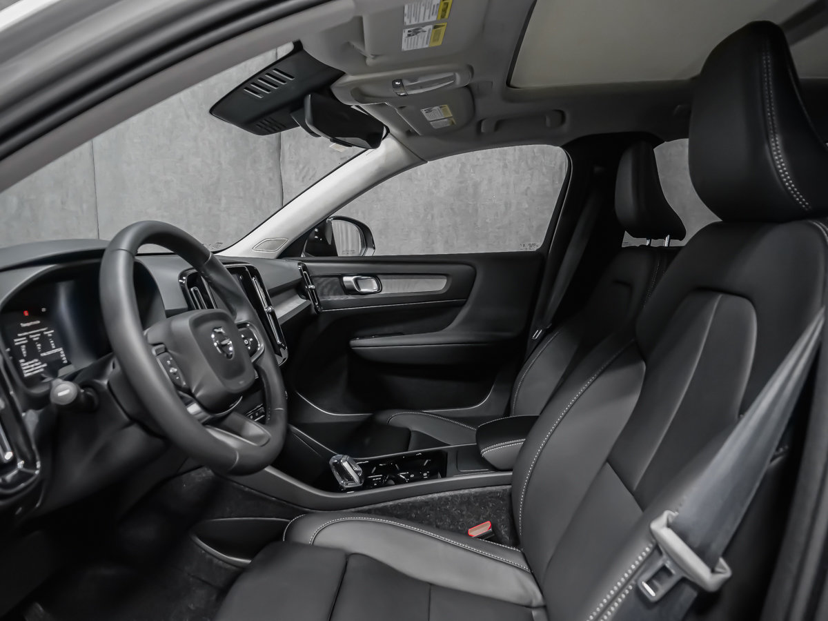 2026 Volvo XC40 Plus (Dark Theme)-12