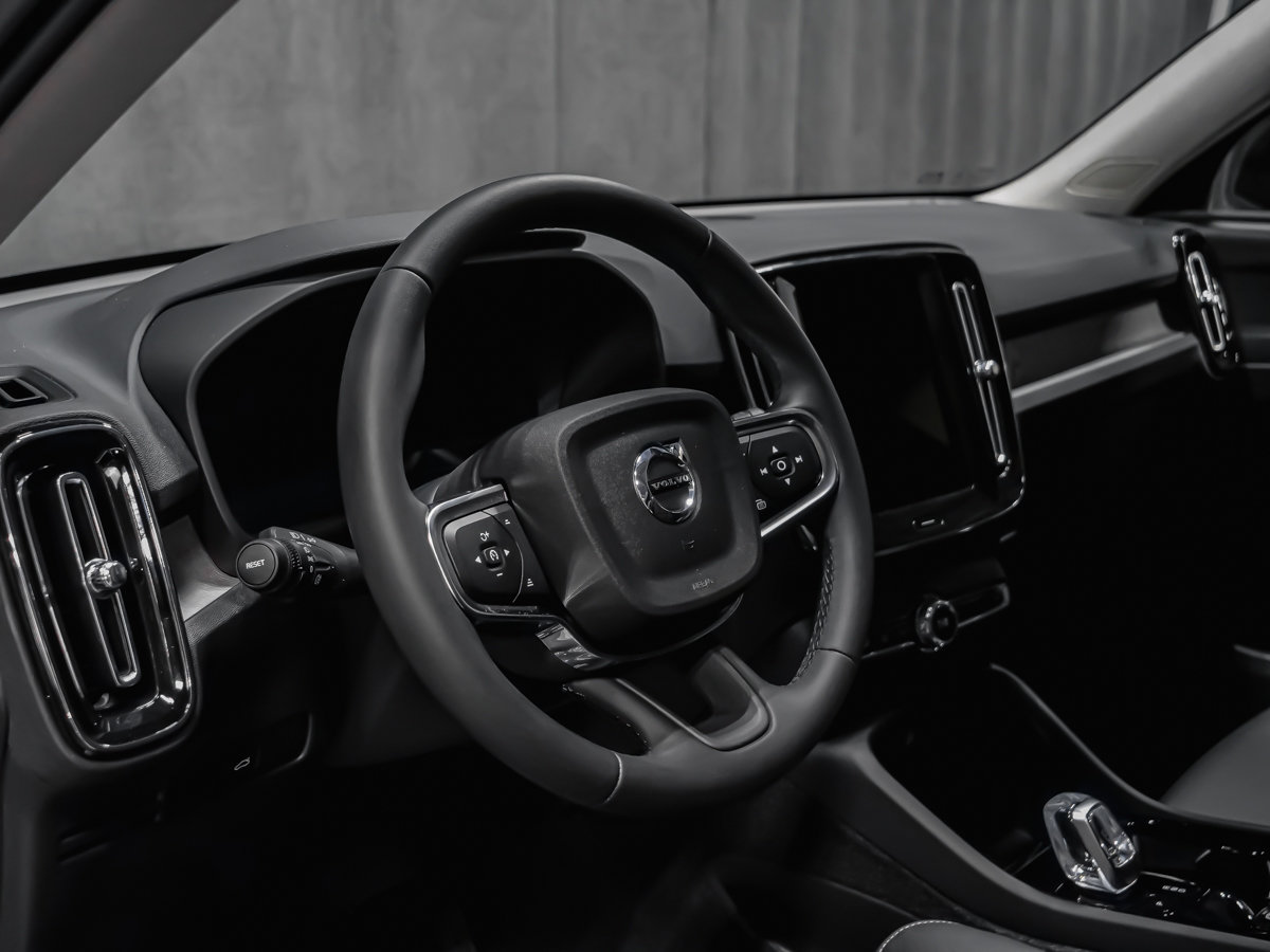 2026 Volvo XC40 Plus (Dark Theme)-8