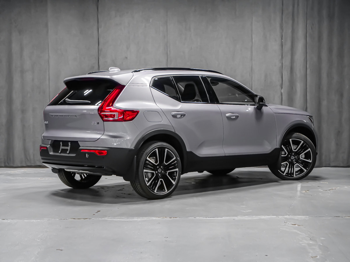 2026 Volvo XC40 Plus (Dark Theme)-2